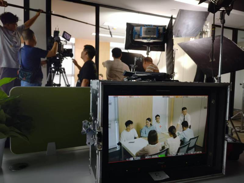 九原区TVC拍摄公司：科技产品视觉化大师，诠释未来感与功能美学