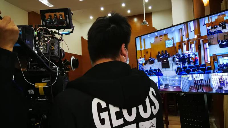 AI生成VS人工创意——九原区广告片拍摄公司的技术浪漫主义实践